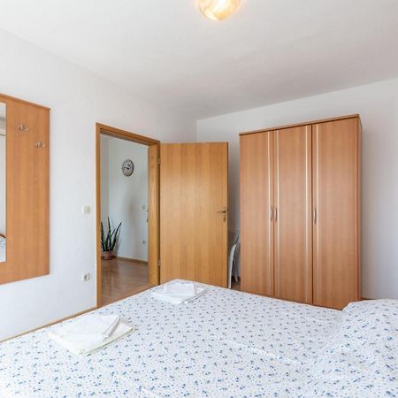 Apartments Mimi Трогир Стая снимка