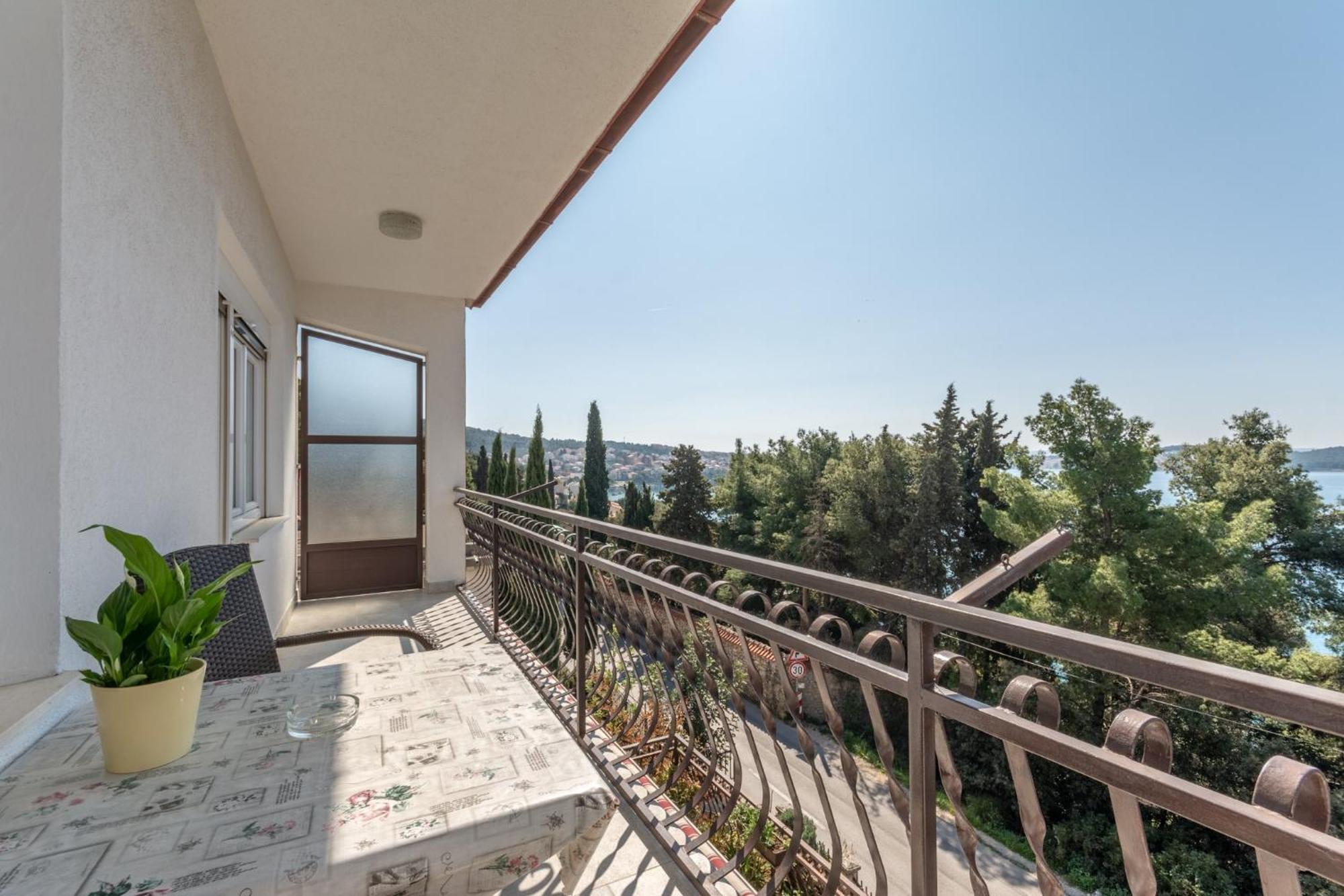 Apartments Mimi Трогир Стая снимка